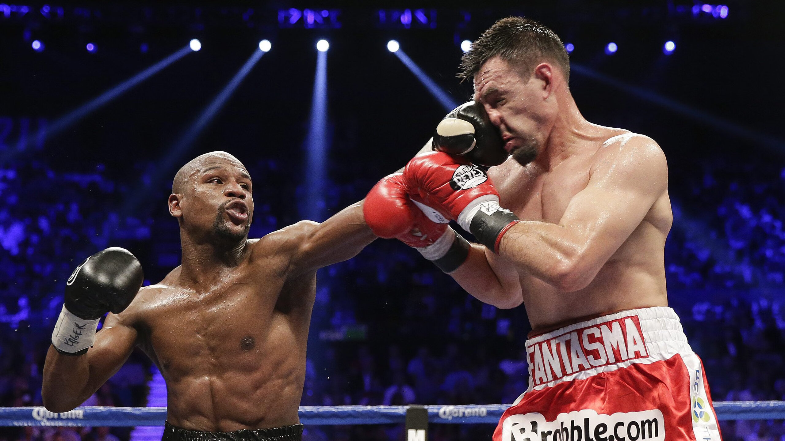 UFC格斗比赛火爆举行，明星选手亮相，ufc格斗名将