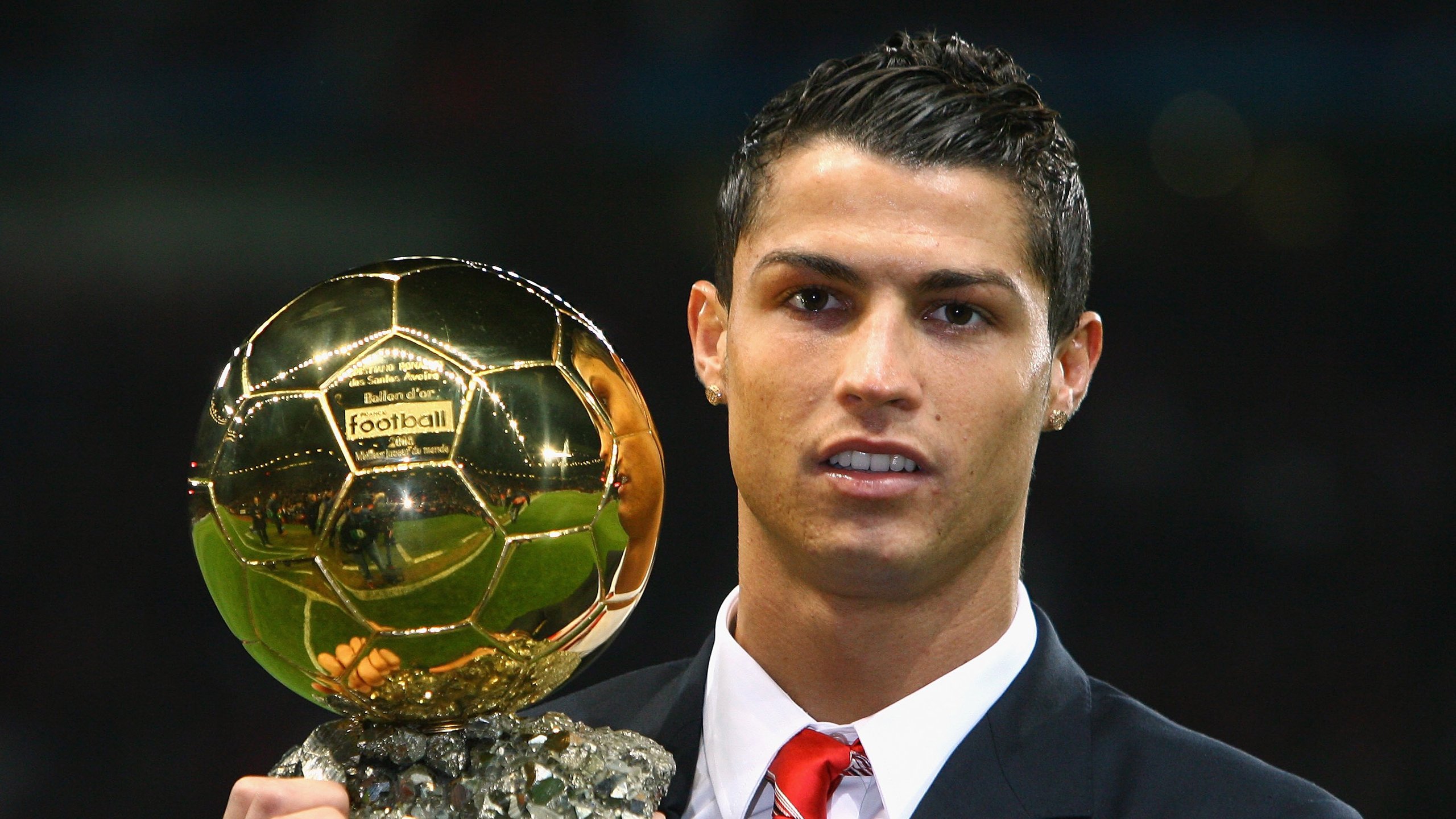 开云体育登入-曼城的前场高压与中场渗透形成了高效进攻闭环，曼城主力前锋是谁